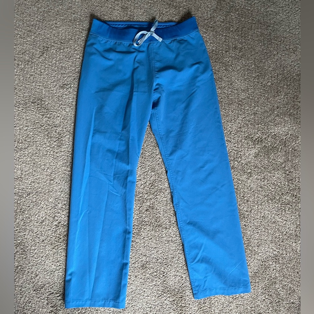 Figs Women’s Livingston Scrub Bottom in Capri Blue - size M - GREAT condition